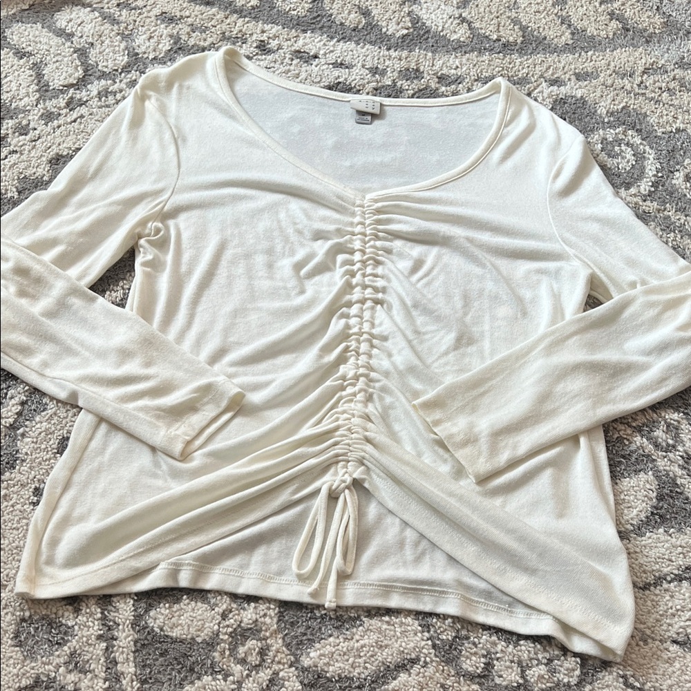a new day v-neck adjustable gathered top, off-white, size M EUC!